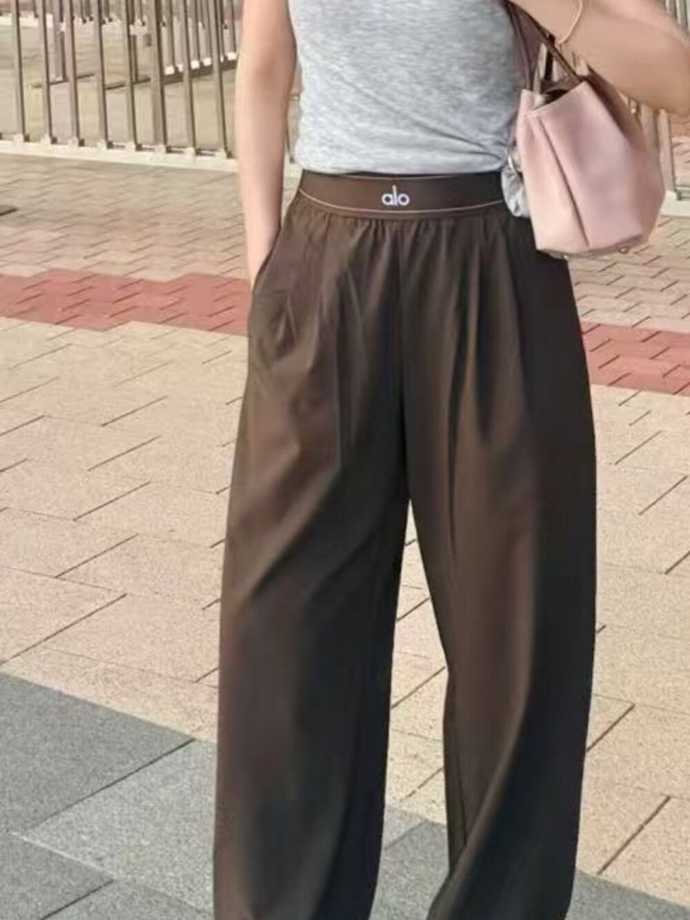 ALO Yoga Suit Up Trouser Coffee Brown (Regular) 🛒 The wildly popular - Picture 8 of 10